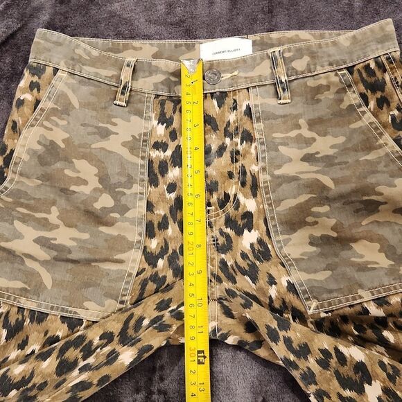 CURRENT/ELLIOTT The Clean Weslan Pantsin Camo Leopard Cropped pants size 27! - Picture 10 of 11